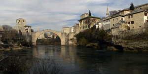 Die Brücke Stari Most in den Stadt Mostar.