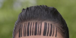 Stirn mit Barcode