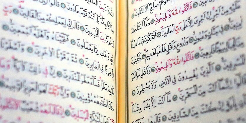 Aufgeschlagene Seite des Korans