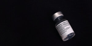 Eine Dosis des Pfizer-Biontech Covid-19 Impfstoffs.