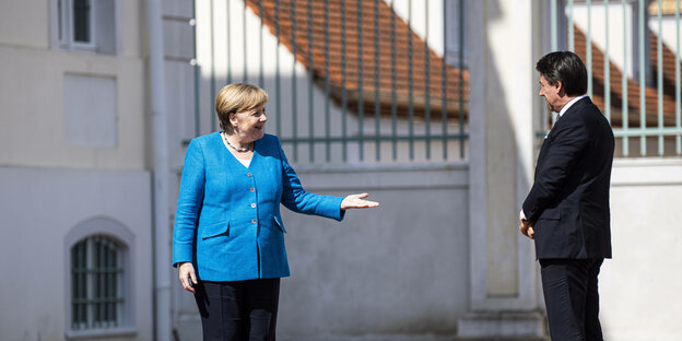Angela Merkel begrüsst Giuseppe Conte