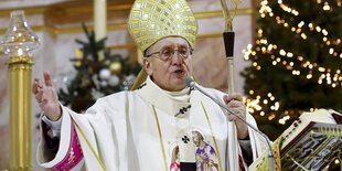 Erzbischof Tadeusz Kondrusiewicz während der Heilige Messe in der „Weißen“ Kirche in Minsk