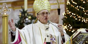 Erzbischof Tadeusz Kondrusiewicz während der Heilige Messe in der „Weißen“ Kirche in Minsk
