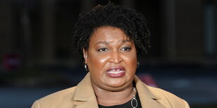 Stacey Abrams spricht