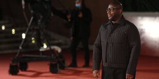 Regisseur Steve McQueen auf dem roten Teppich beim Filmfestival Rom, Oktober 2020