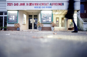 blick auf die Front eines Kinos blick auf die Front eines Kinos