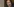 Mann mit langen Haaren und bemaltem Gesicht