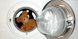 Teddybär in der Waschmaschine