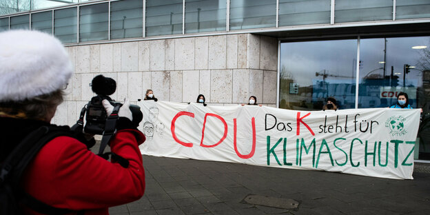 Protestaktion von Klimaaktivisten vor dem Konrad-Adenauer-Haus.