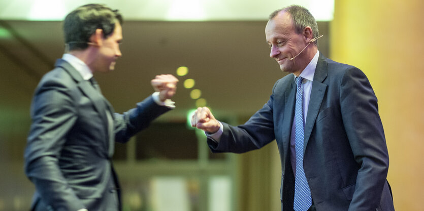 Christoph Ploß (l.), CDU-Chef in Hamburg, begrüßt den Kandudaten um den Bundesvorsitz der Partei, Friedrich Merz (r.)