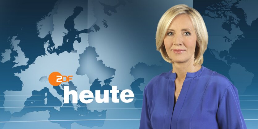 Porträtfoto von Petra Gerster vor dem ZDF-"Heute"-Logo