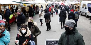 Wochenmarkt auf dem Kollwitzplatz in Prenzlauer Berg