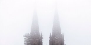 Kölner Dom im Nebel