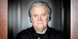 Portraitfoto von Steve Bannon