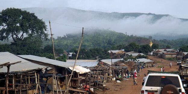 Nebelige Gebirgslandschaft in Guinea
