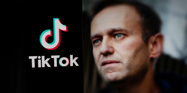 Emblem des onlineporträts Tiktok, daneben ein Porträt des inhaftierten Oppositionellen Alexei Nawalny