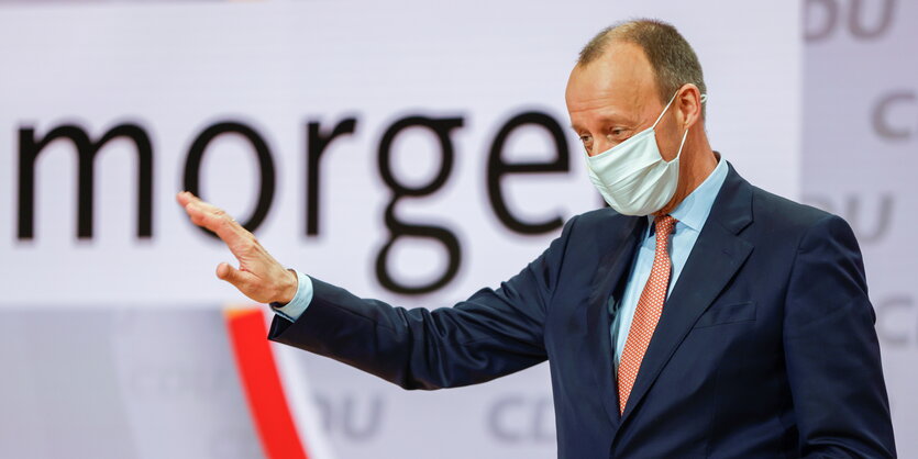 Friedrich Merz winkt