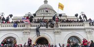Wütende Demonstranten stürmen das Parlamentsgebäude in Washington
