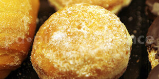Krapfen auf einem Backblech