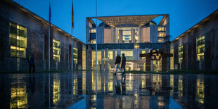 Das Bundeskanzleramt im Regen