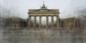 Verwaschener Blick aufs Brandenburger Tor in Berlin