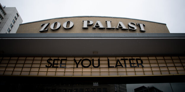 Fassade Kino Zoo-Palast mit Schrift "See you later"