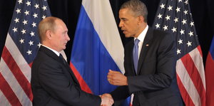 Putin und Obama reichen sich die Hände.