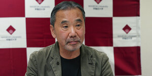 Der japanische Autor Haruki Murakami bei einer Signierstunde, 2018