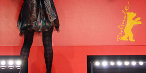 Die Beine von Sally Hawkins auf dem Roten Teppich der Berlinale 2008