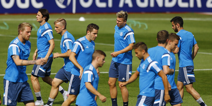 Deutsche Juniorenfußballer beim Training