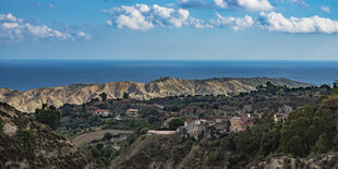 Landschaft mit Meerblick