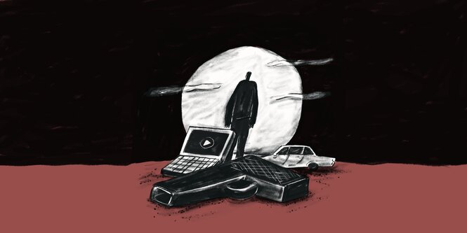 Illustration: Ein Mann steht vor einem Vollmond, vor ihm liegen eine Pistole, Labtop und ein Auto