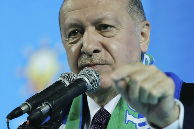 Erdoğan vor einem Mikrofon
