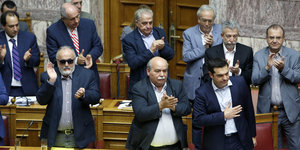 Alexis Tsipras und Abgeordnete im Parlament