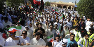 Teilnehmer des Trauerzugs in Kuwait-Stadt