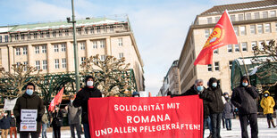 Protest auf dem Rathausplatz gegen die Kündigung