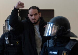 Rapper Pablo Hasél bei seiner Verhaftung Rapper Pablo Hasél bei seiner Verhaftung