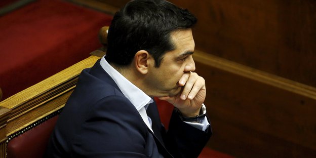 Eine Zeitungstitelseite mit Alexis Tsipras