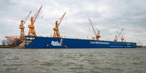 Lloyd-Werft, von der Weser aus gesehen