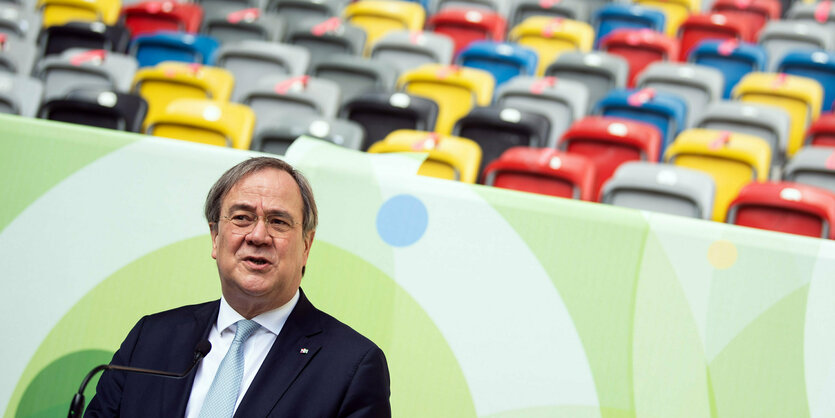 Ministerpräsident Armin Laschet in der Arena Düsseldorf.