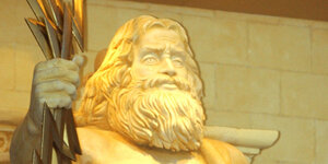 Eine Statur des griechischen Gottes Zeus