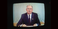 Michael Gorbatschow hält 1986 eine Fernsehansprache