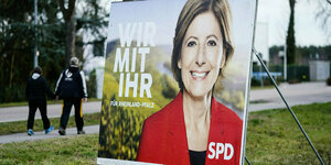 Malu Dreyer auf einem Wahlplakat - lacht