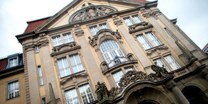 Die Fassade des Amtsgerichtes in Hannover am Volgersweg.