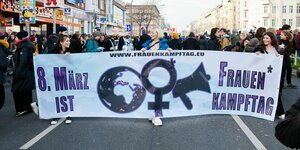 8. März ist Frauenkampftag» steht auf dem Transparent einer Demonstration 2020 in Berlin