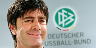 Joachim Löw im Jahr 2006 auf einer Pressekonferenz.