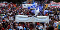 Demonstranten auf dem Syntagmaplatz in Athen