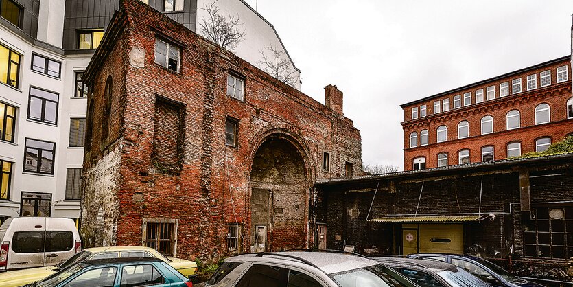 Die Ruine des einstigen Tempels in Hamburgs Poolstraße.