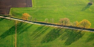 Luftaufnahme von landwirtschaftlich genutzten Flächen