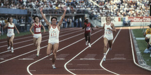 800-Meter-Läuferinnen nach dem Zieleinlauf